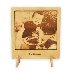 Asztali és faliképek fából